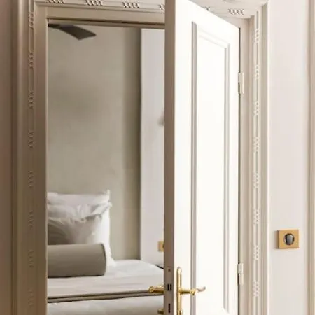 Luxury 5 Bedroom & 5 Bathroom - Eiffel Tower Apartment Paris