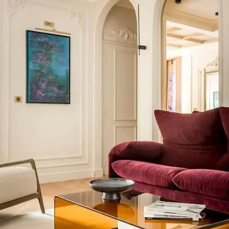 Luxury 5 Bedroom & 5 Bathroom - Eiffel Tower Apartment *