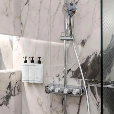 Luxury 5 Bedroom & 5 Bathroom - Eiffel Tower Apartment Paris