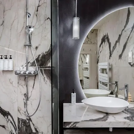 Luxury 5 Bedroom & 5 Bathroom - Eiffel Tower *