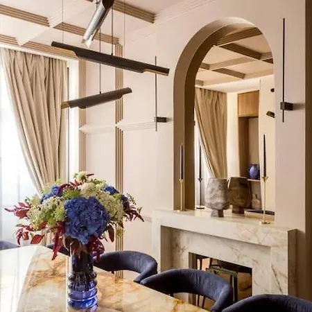 Luxury 5 Bedroom & 5 Bathroom - Eiffel Tower Apartment