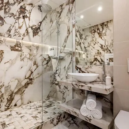 Luxury 5 Bedroom & 5 Bathroom - Eiffel Tower